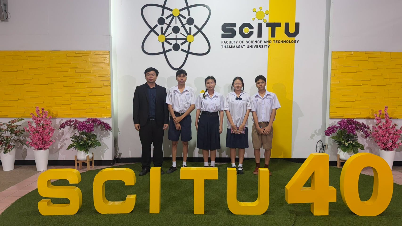 เข้าร่วมการแข่งขันตอบปัญหาวิทยาศาสตร์